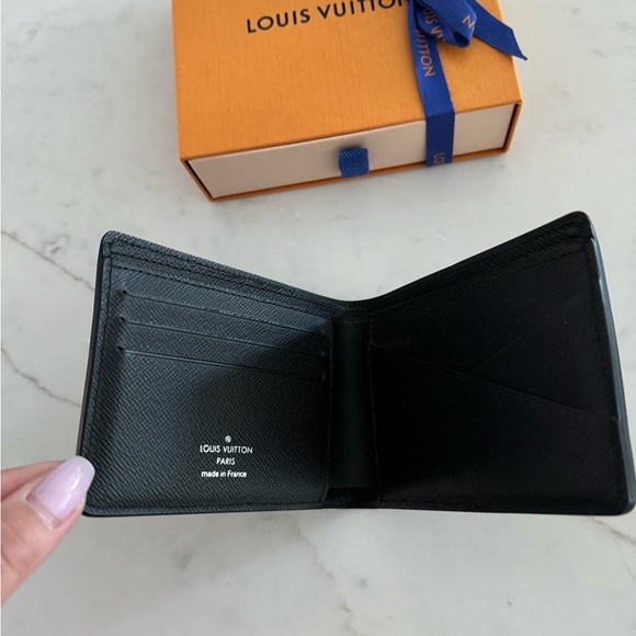 Gently worn black Louis Vuitton Wallet - Picture 2 of 4